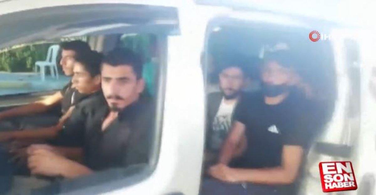 Osmaniye’de 5 kişilik araçtan 9 mülteci çıktı