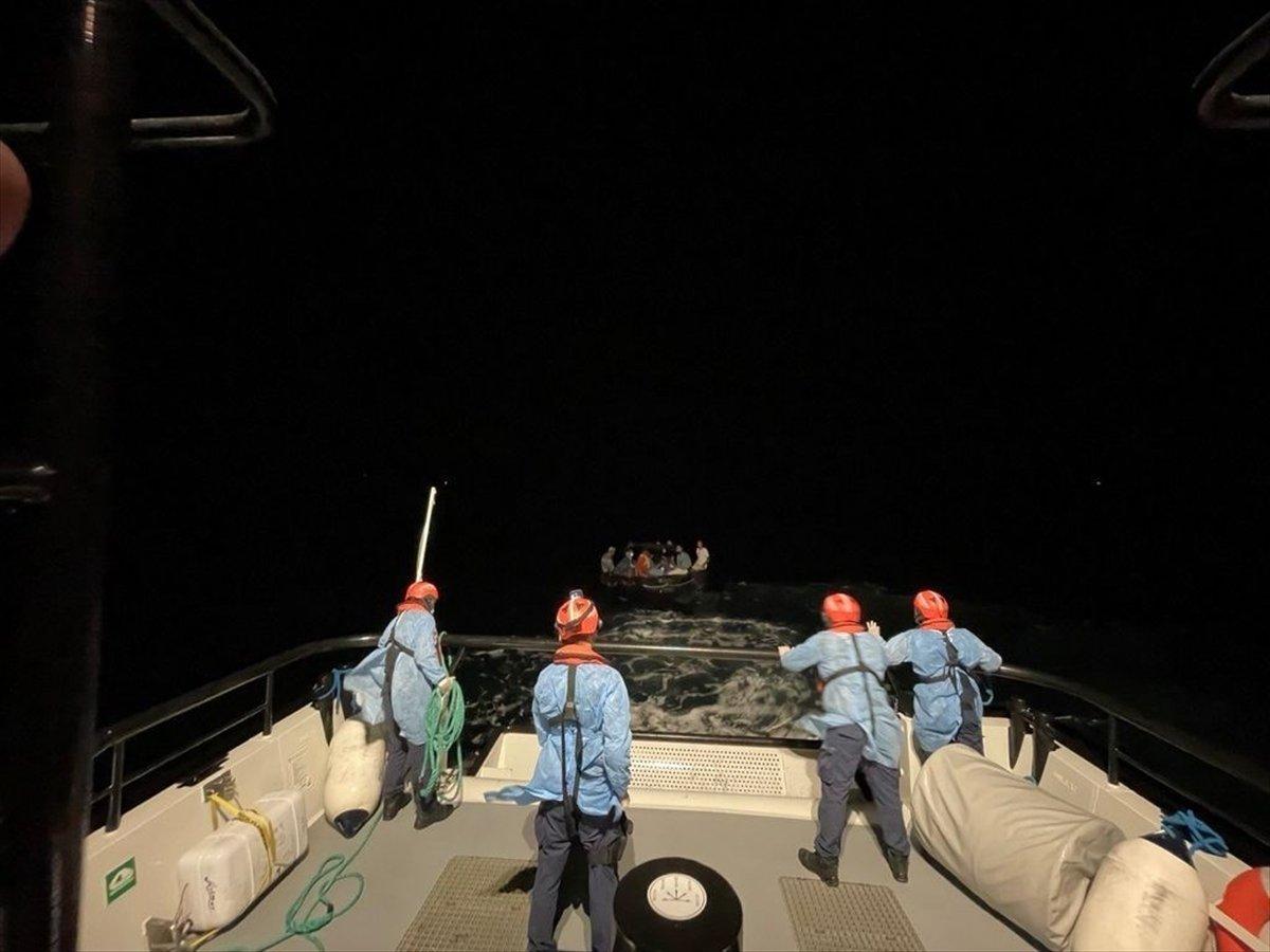 Aydın açıklarında geri itilen 14 göçmen kurtarıldı