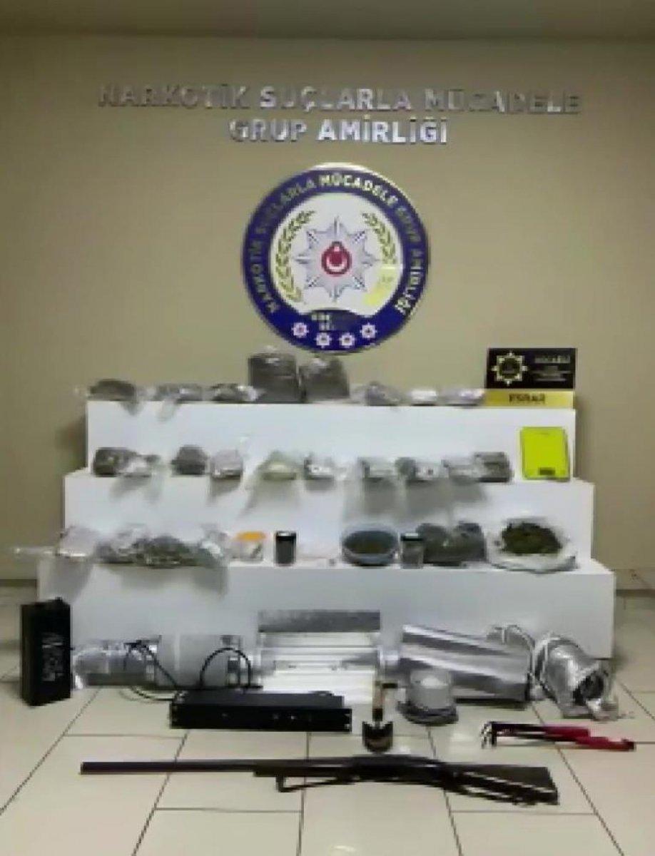 Kocaeli'de 12 kilo 900 gram uyuşturucu ele geçirildi