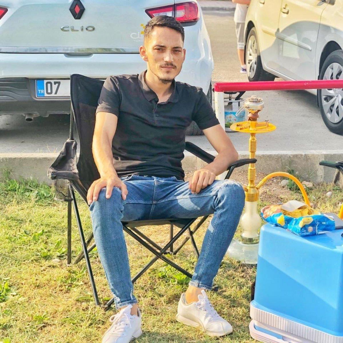 Antalya’da genç sürücü motosikletini bariyere çarptı, öldü