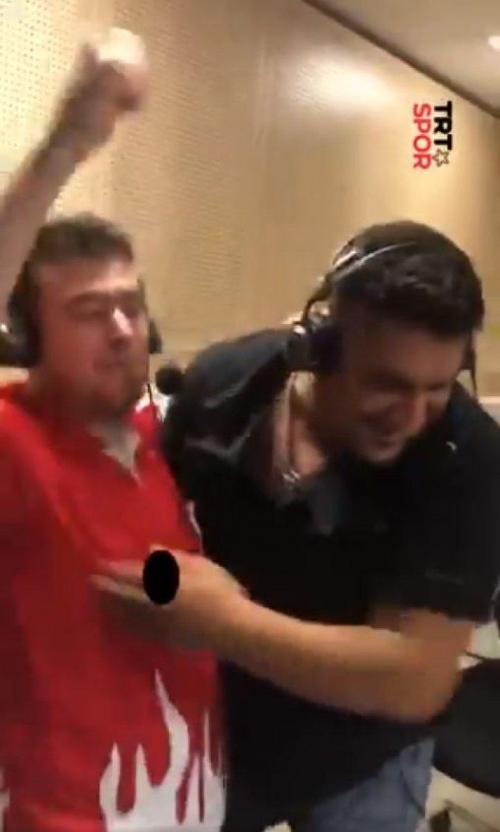 Busenaz Sürmeneli altın madalyaya uzanırken spikerin heyecanı