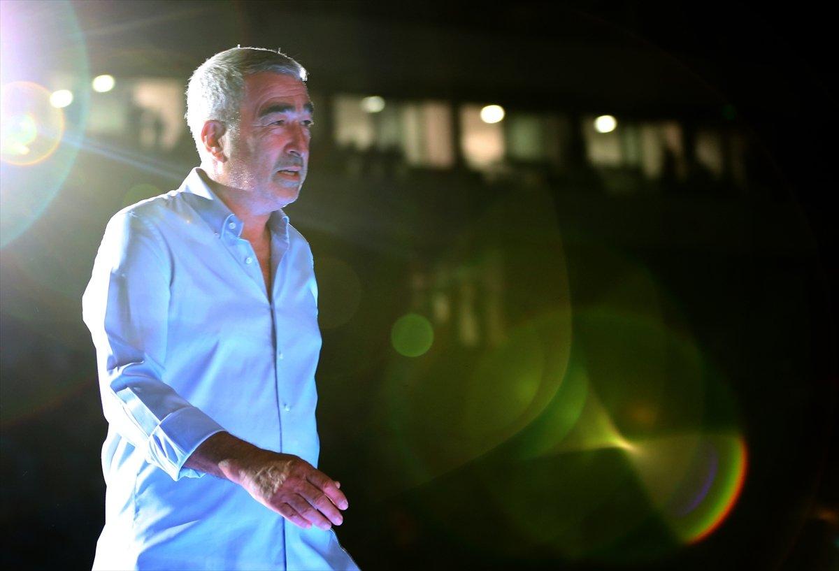 Adana Demirspor şampiyonluk kupasını kaldırdı