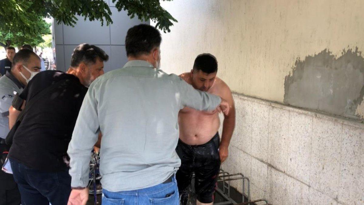 Kayseri'de simitçi, tezgahı elinden alınınca kendini yakmaya çalıştı