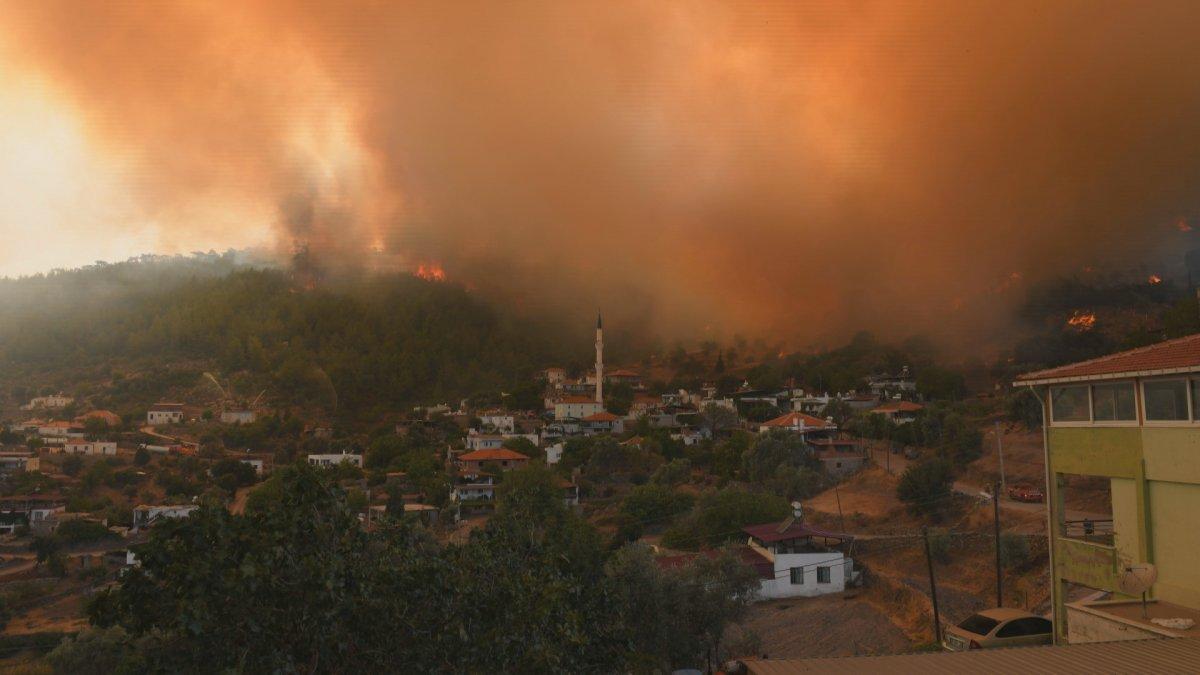 Muğla'da alevlerin büyüdüğü anlar görüntülendi