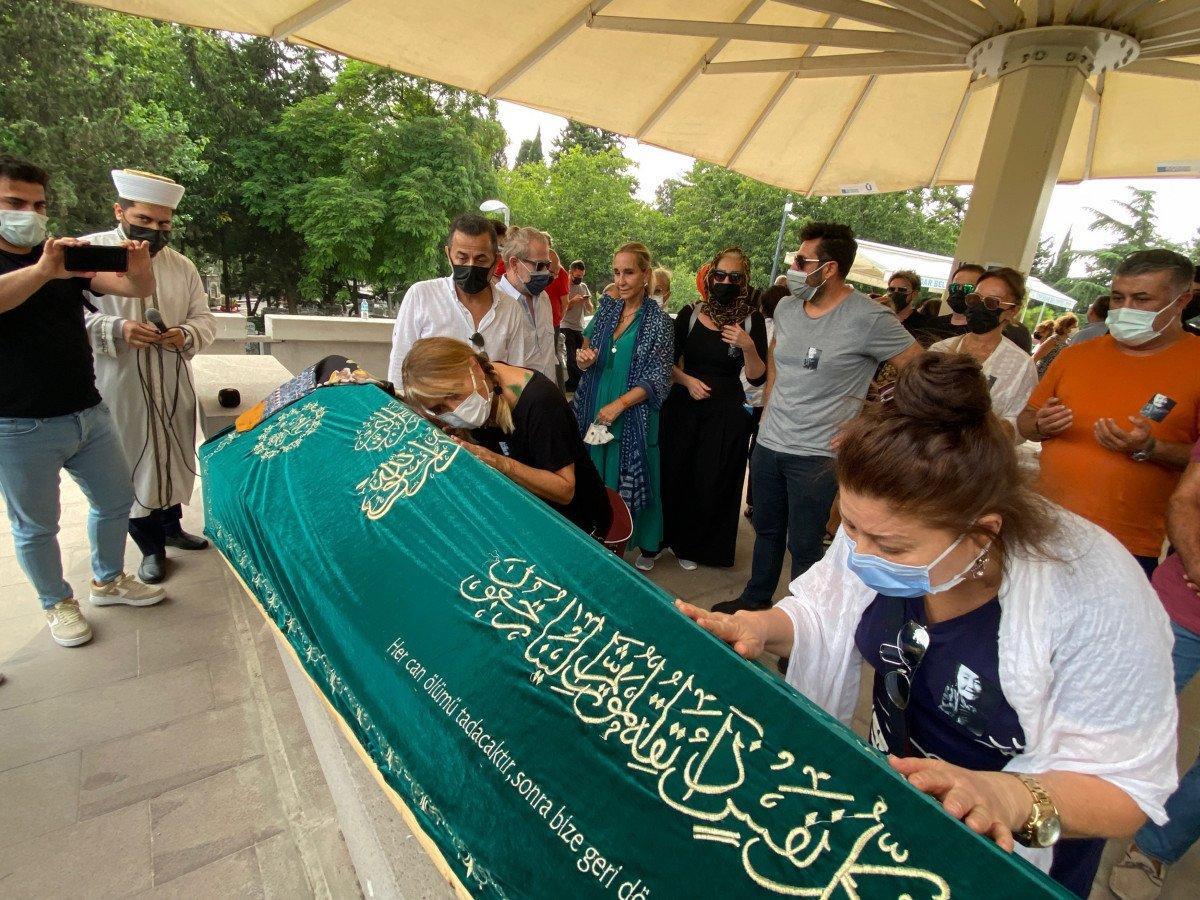 Yonca Evcimik'in annesi son yolculuğuna uğurlandı