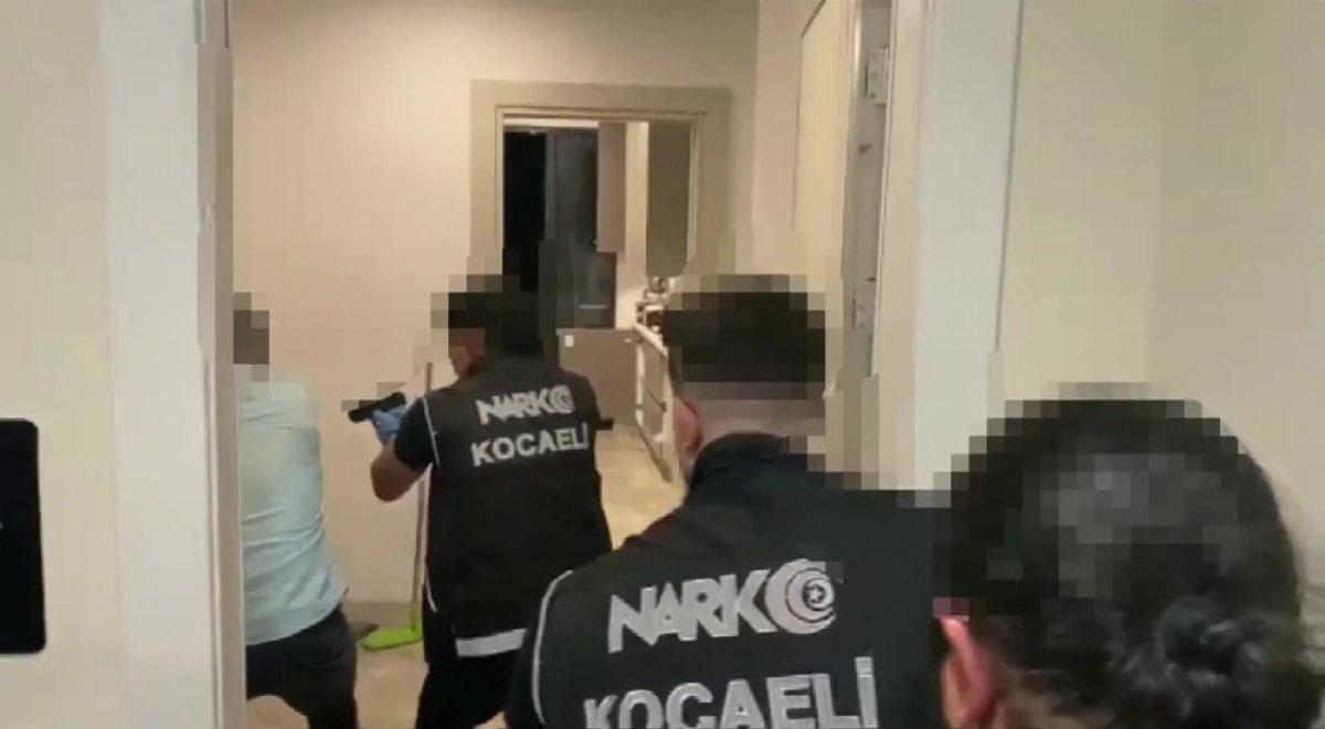 Kocaeli'de 12 kilo 900 gram uyuşturucu ele geçirildi