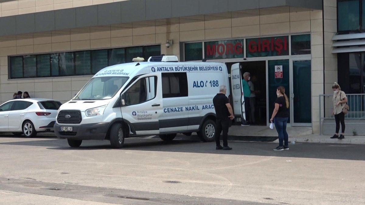 Antalya'da Samet'in cansız bedenini yakınları aldı