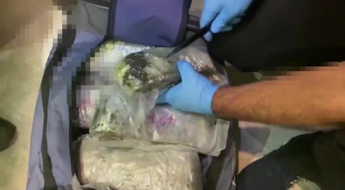 Kocaeli'de 12 kilo 900 gram uyuşturucu ele geçirildi