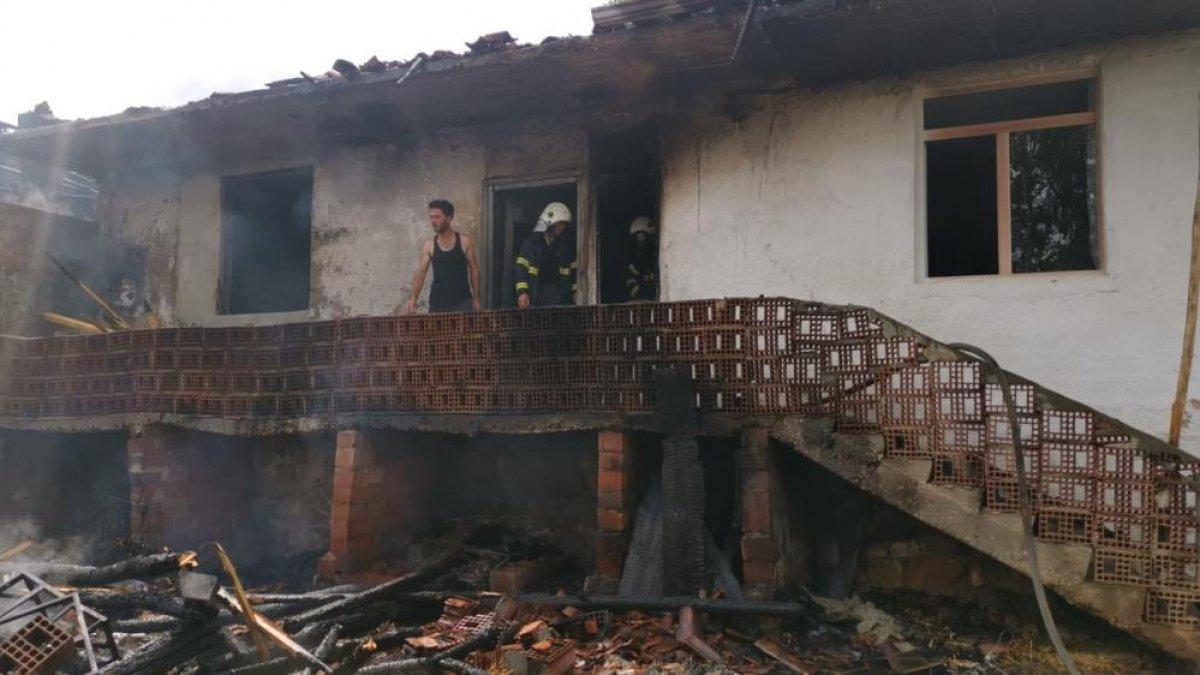 Tokat'ta saman balyalarındaki yangın evlere sıçradı