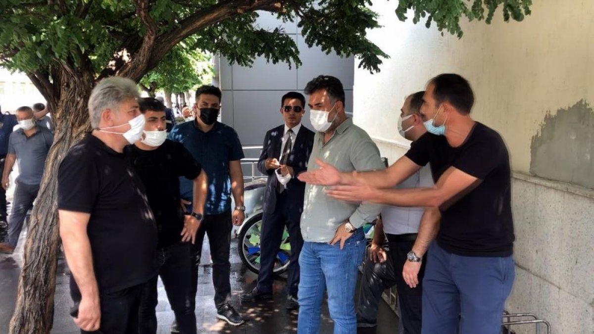 Kayseri'de simitçi, tezgahı elinden alınınca kendini yakmaya çalıştı