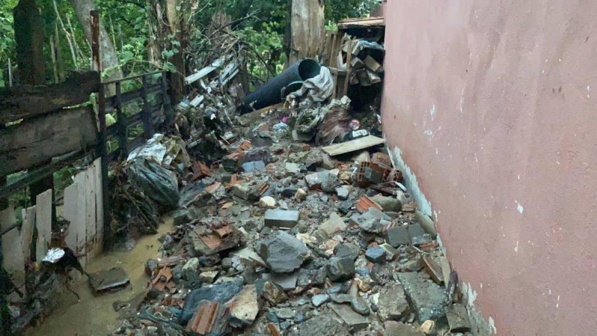 Bursa'da sağanak yağış etkili oldu: Ev ve iş yerlerini su bastı