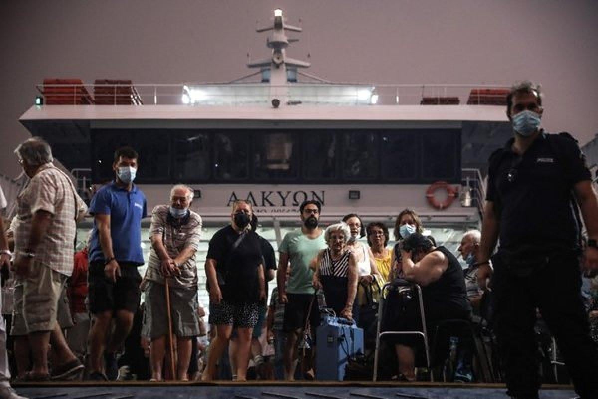 Yunanistan’da yangın: Evia’da yaşayanlar tahliye edildi