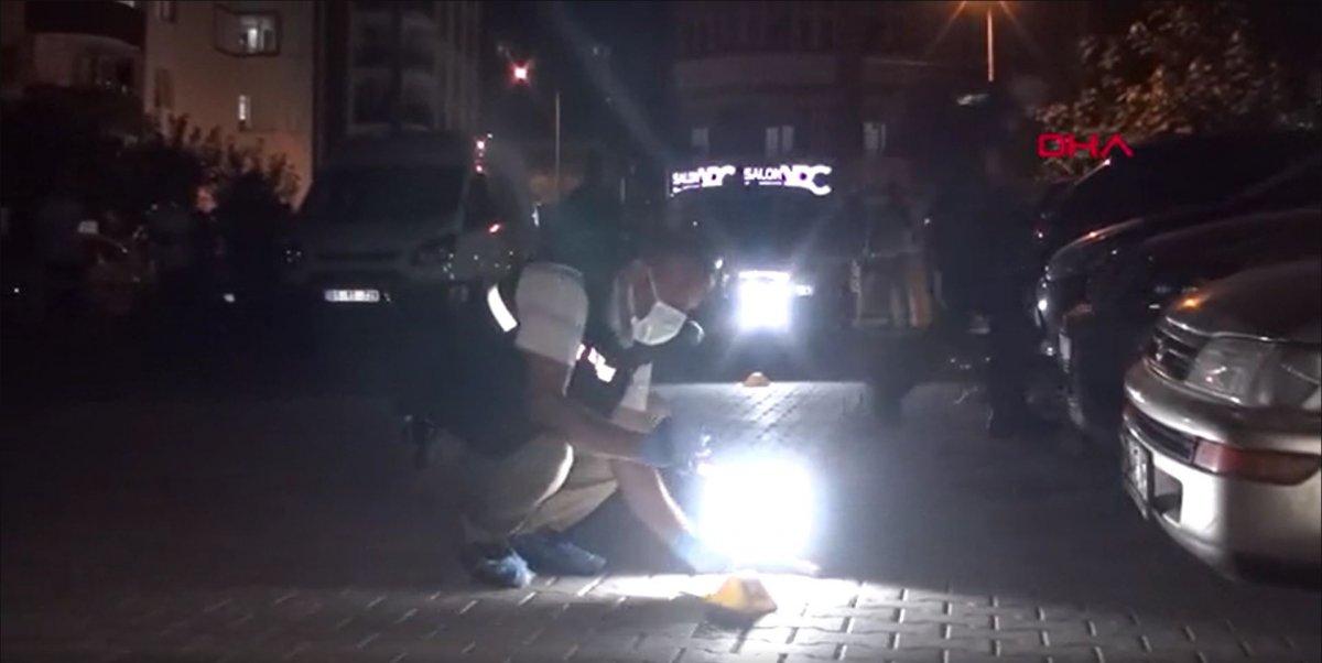 Adana’da evinin önünde silahlı saldırıya uğradı