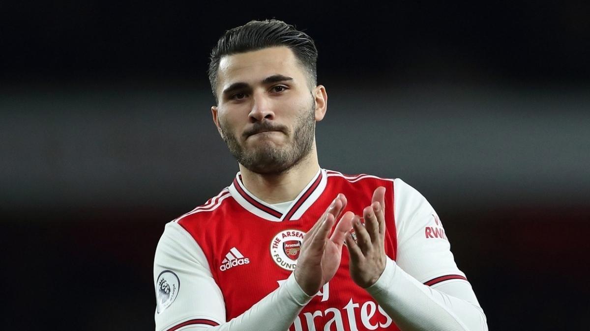 Fenerbahçe, Kolasinac için Arsenal'i bekliyor