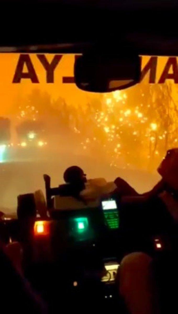 Antalya'da alevlerin ortasında kalan ekibin kurtulma anları kamerada