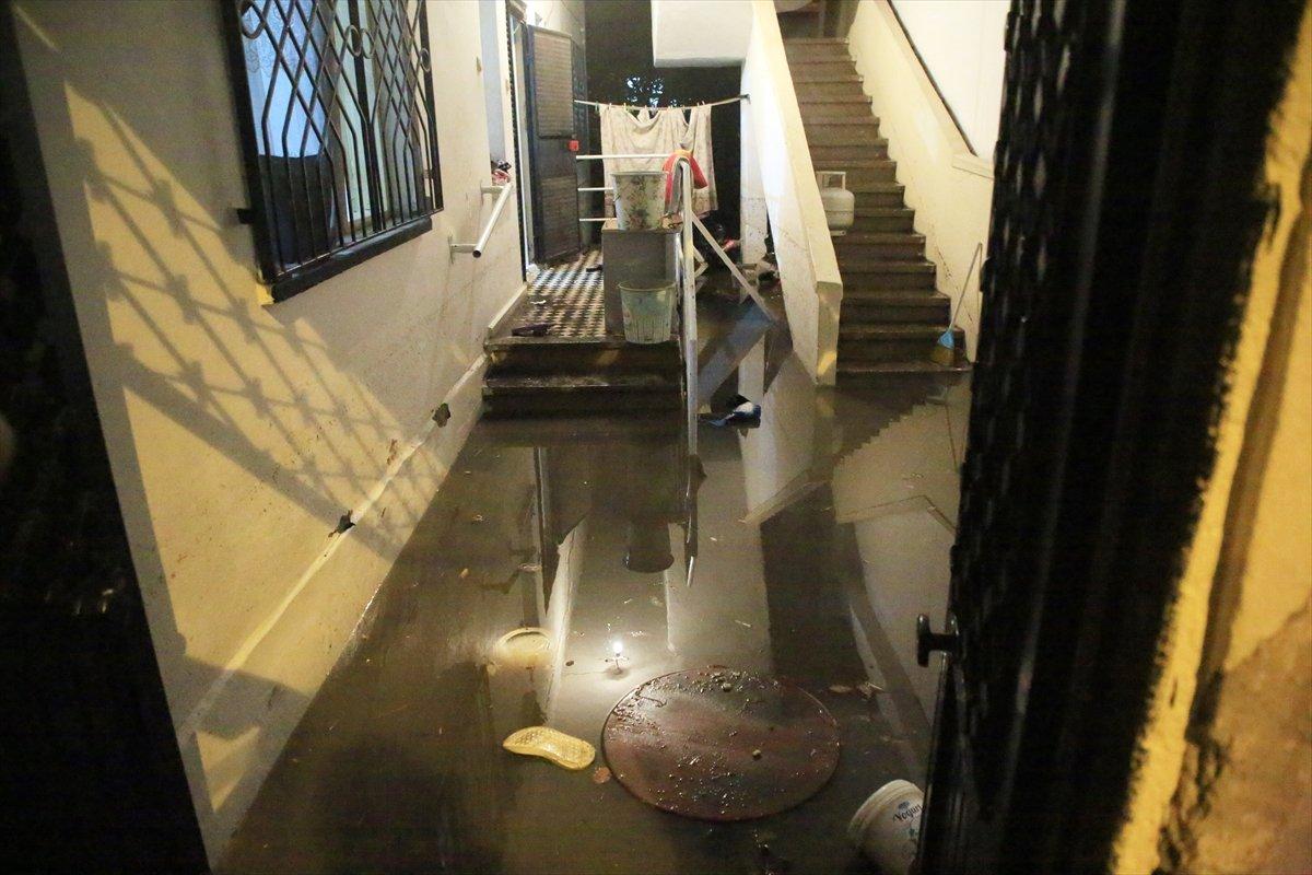 Mersin'de sağanak yağış etkili oldu