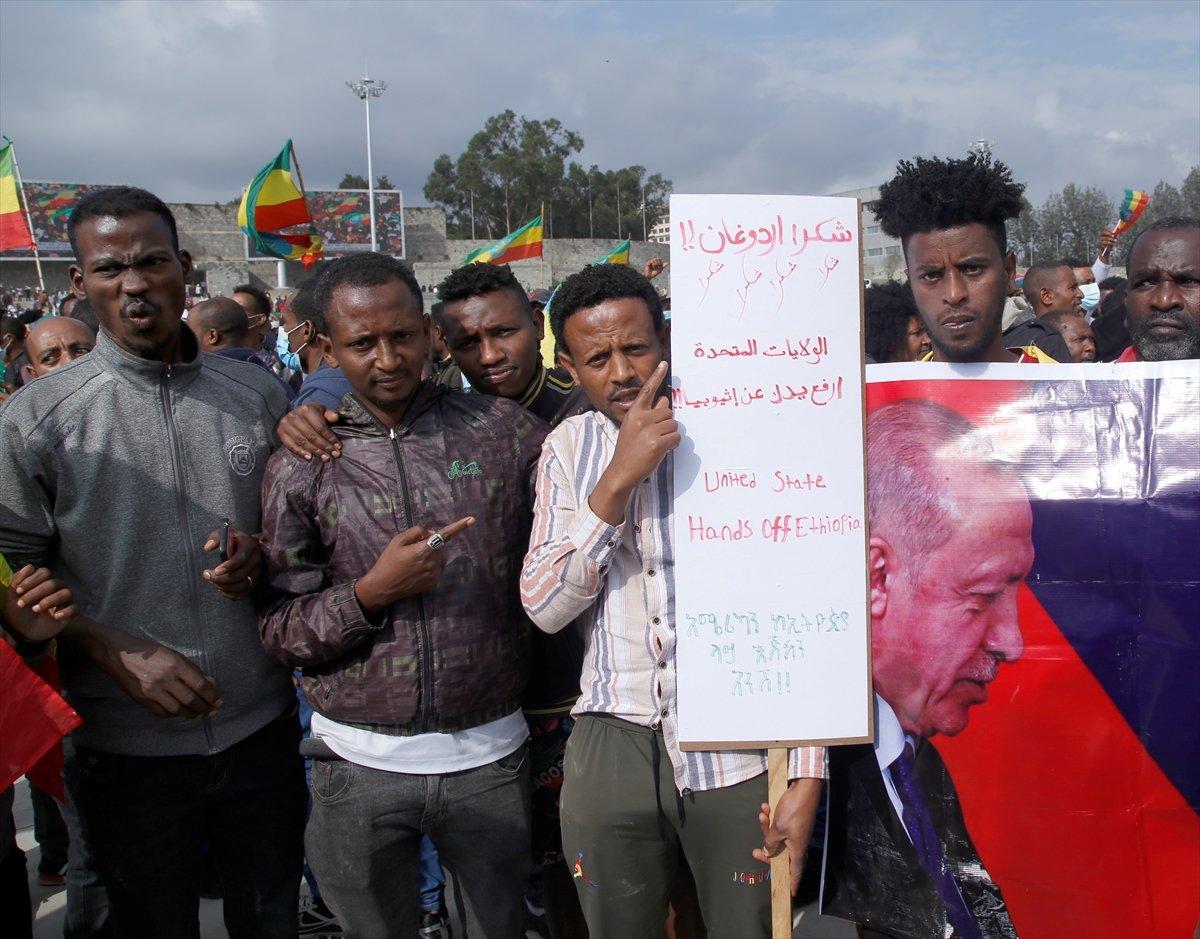 Etiyopya'daki gösterilerde Cumhurbaşkanı Erdoğan ile Vladimir Putin posteri açıldı