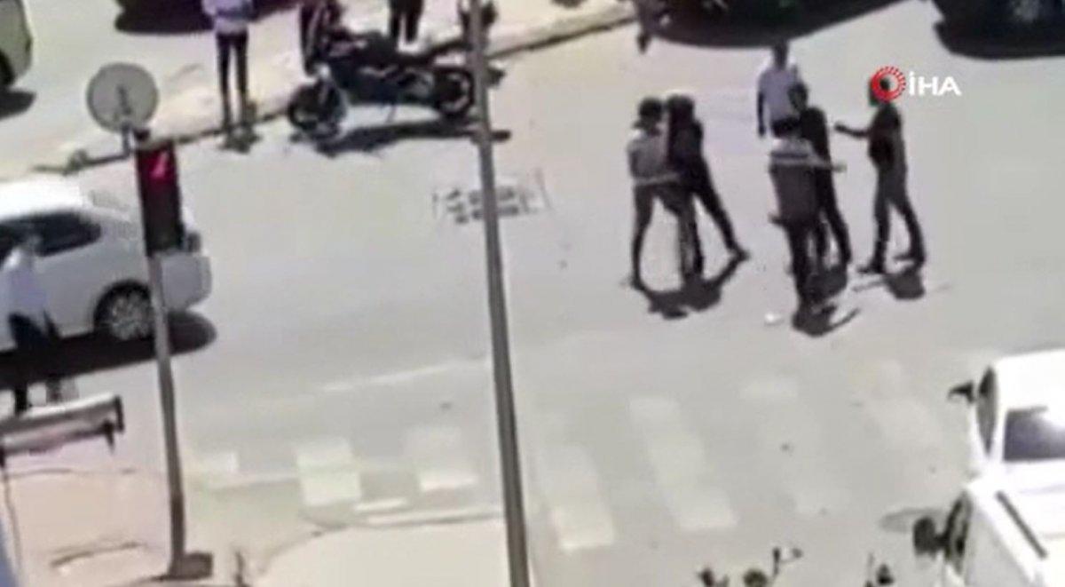 Esenyurt’ta kaza yapan sürücülerin kavgası kamerada