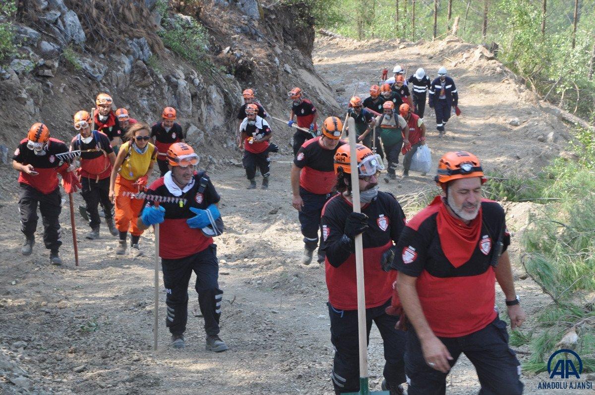 Orman yangınını söndürmek kadar hayati olan işlem: Soğutma