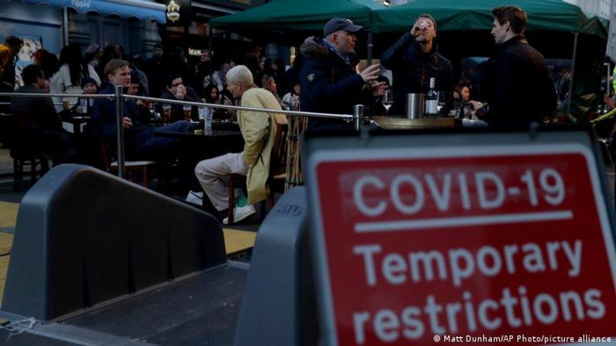 İngiltere'de son 24 saatte 27 bin 429 vaka