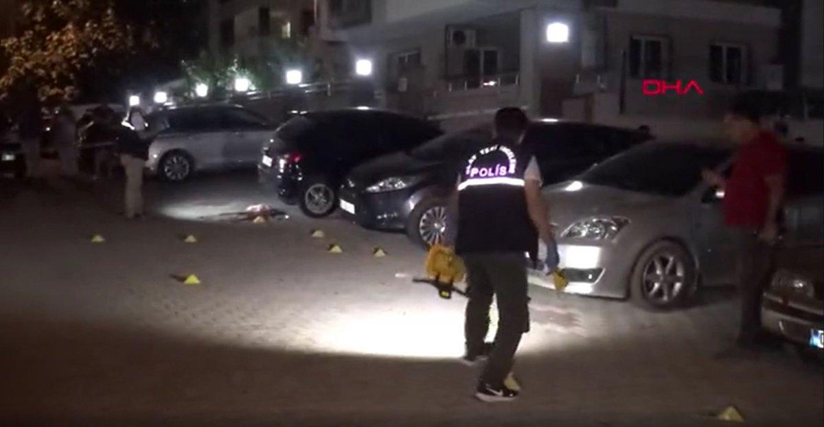 Adana’da evinin önünde silahlı saldırıya uğradı