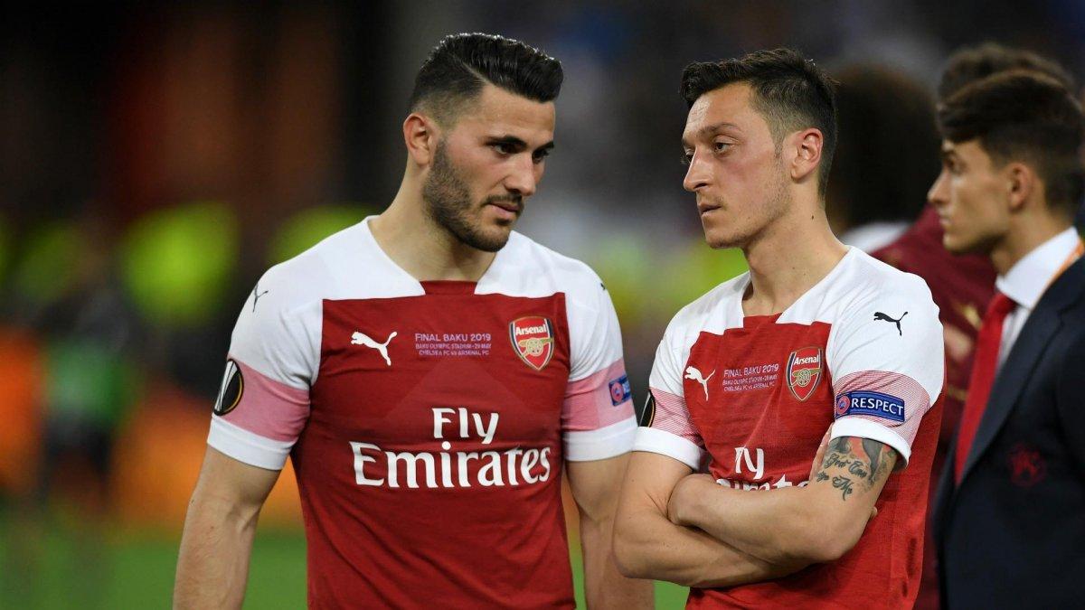 Fenerbahçe, Kolasinac için Arsenal'i bekliyor