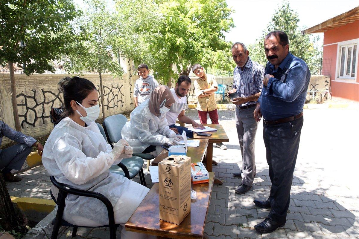 Muş'ta aşı timleri, en ücra köylere aşı ulaştırıyor