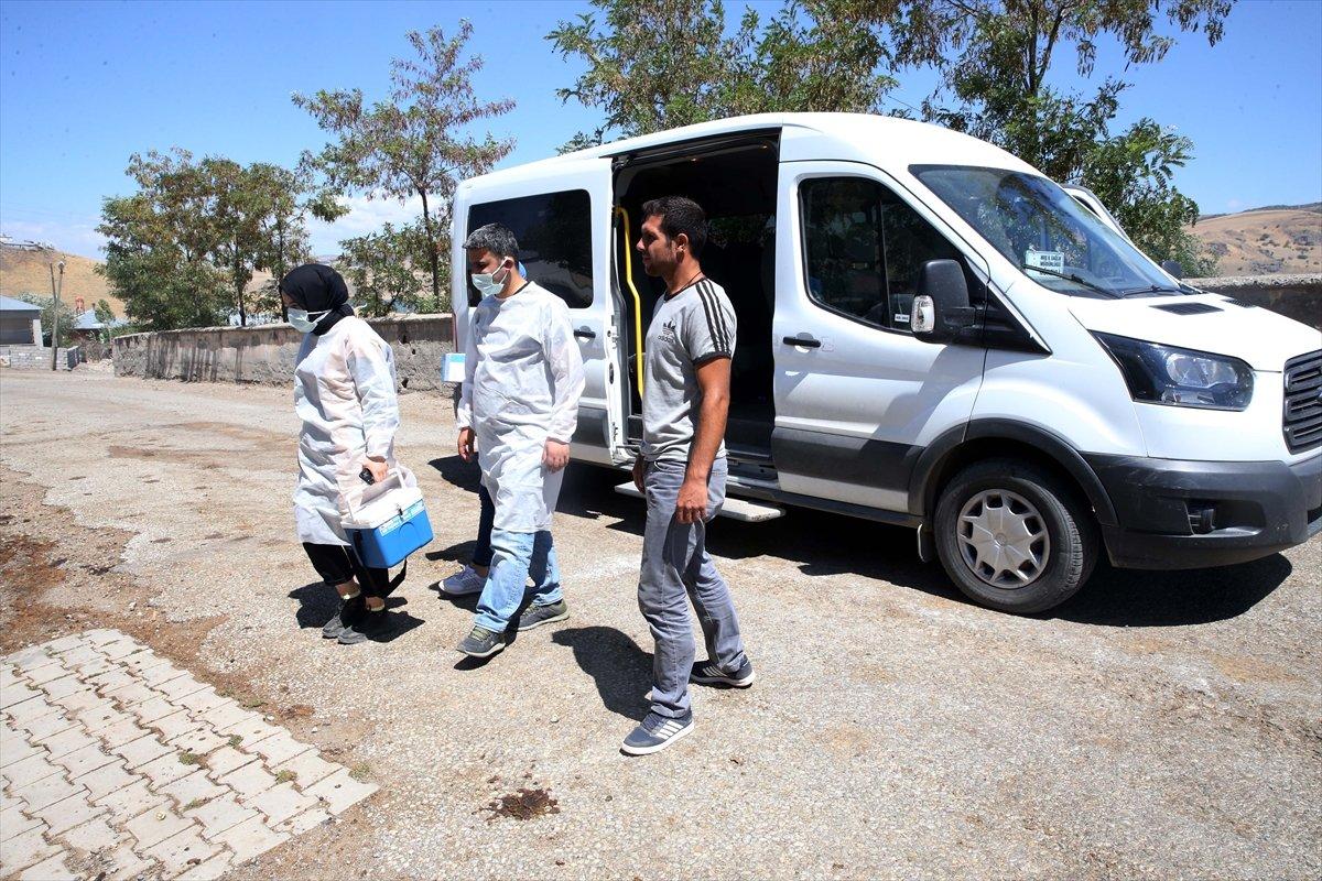 Muş'ta aşı timleri, en ücra köylere aşı ulaştırıyor