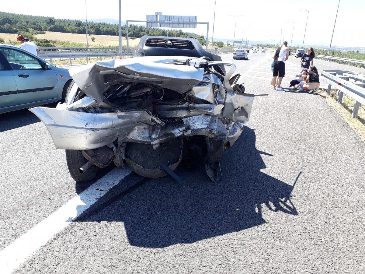 Balıkesir’de arızalanan otomobile çarptı: 1 ölü, 7 yaralı