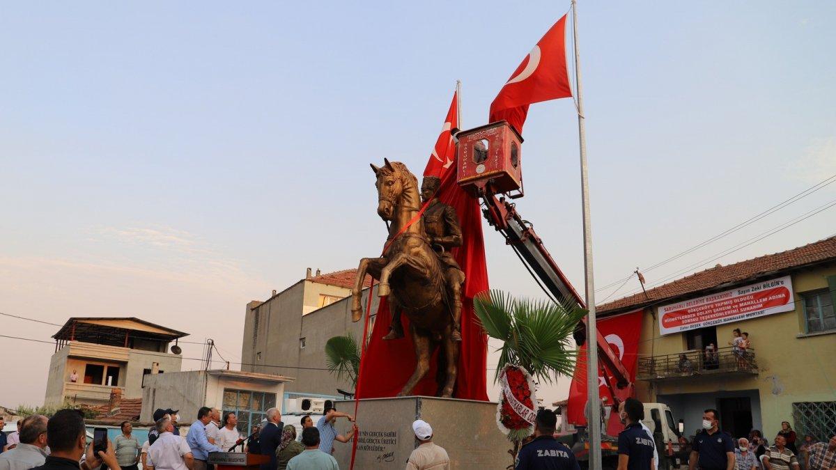 CHP'li Saruhan Belediyesi'nden heykel açılışı