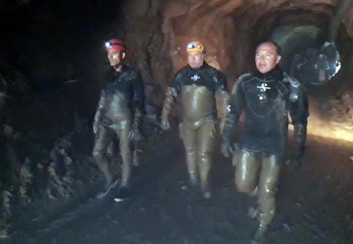 Erzurum’da selde kaybolan işçi, çamura girerek aranıyor