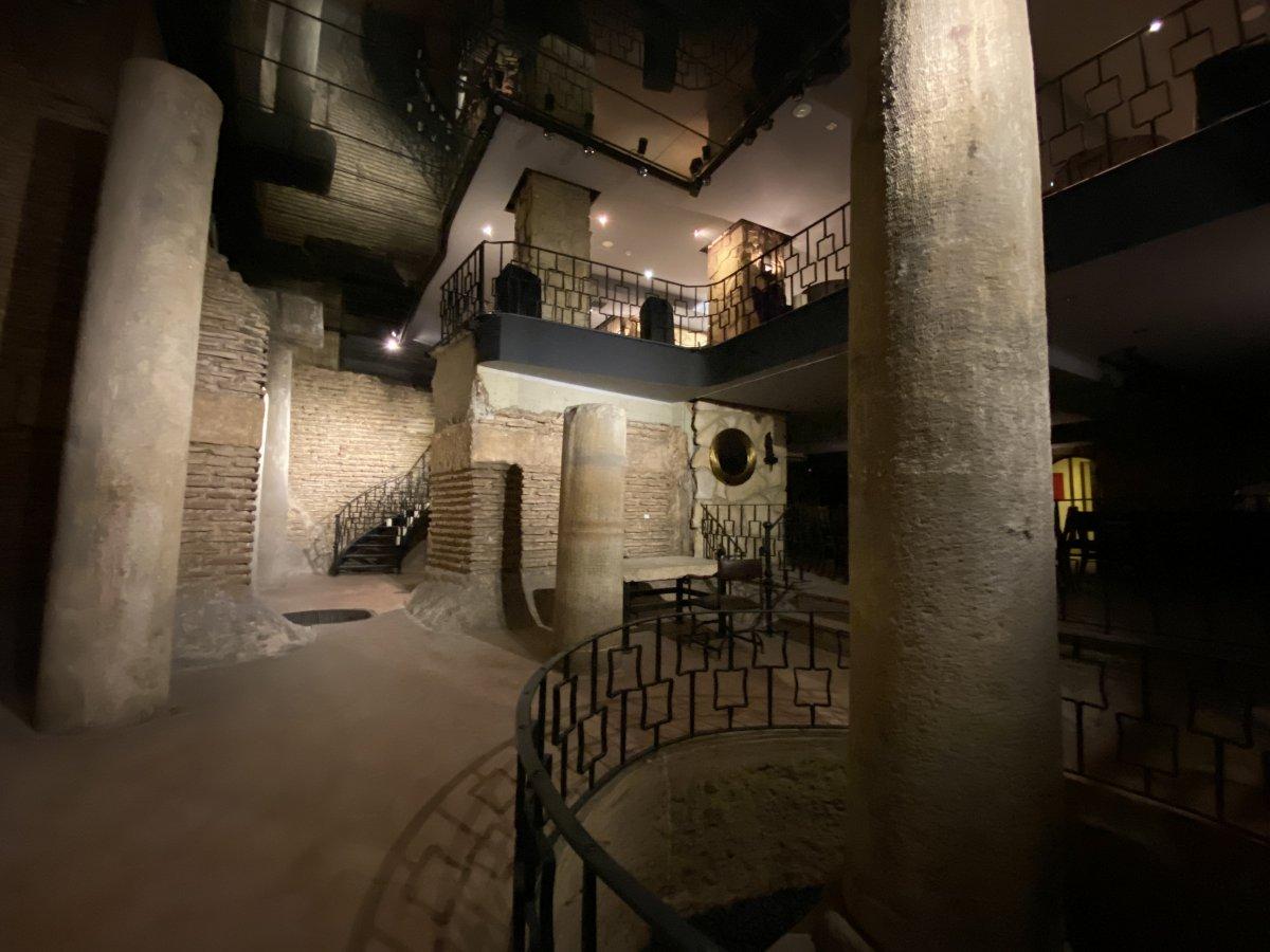 Fatih'teki tarihi kalıntının üstüne otel ve iş hanı yapılmasına tepki