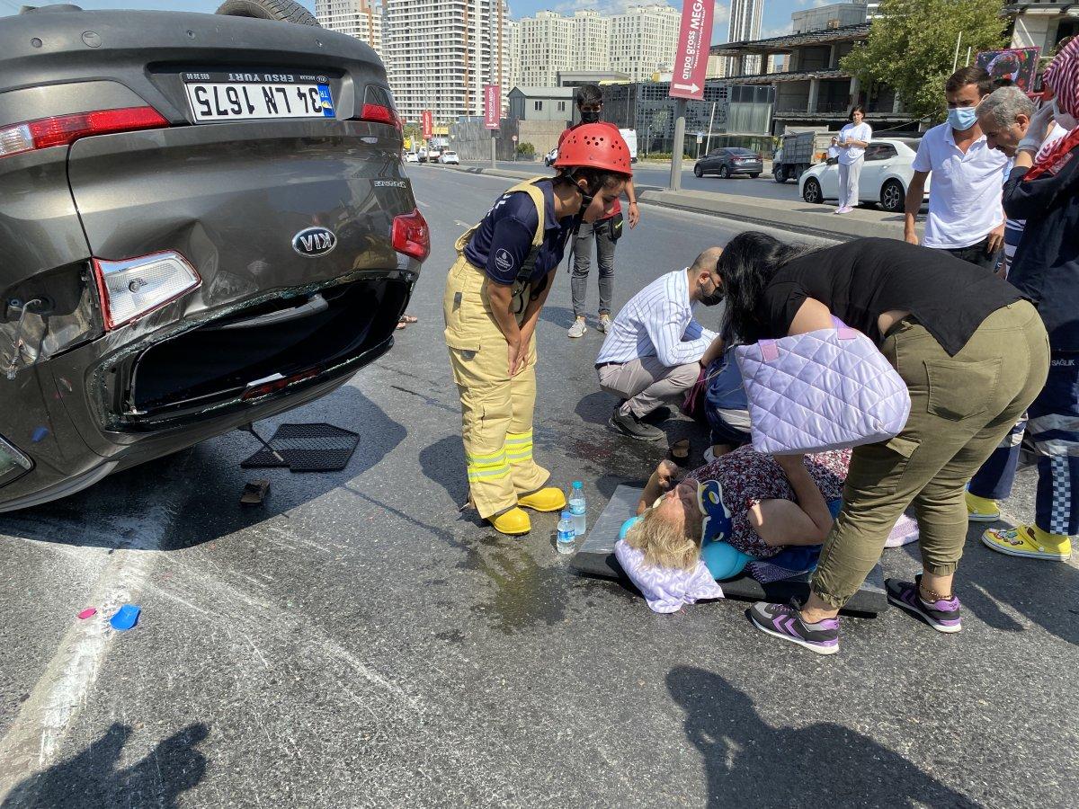 Esenyurt’ta otomobil takla attı