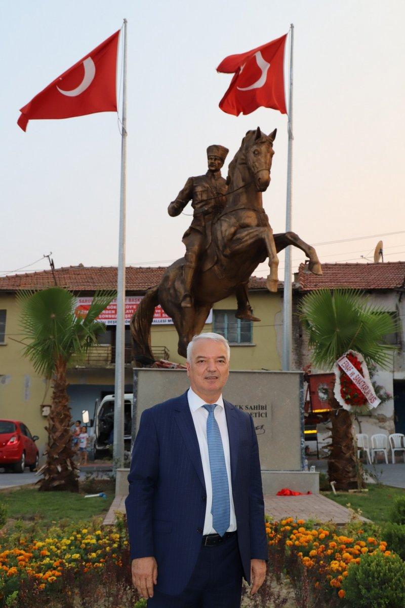 CHP'li Saruhan Belediyesi'nden heykel açılışı