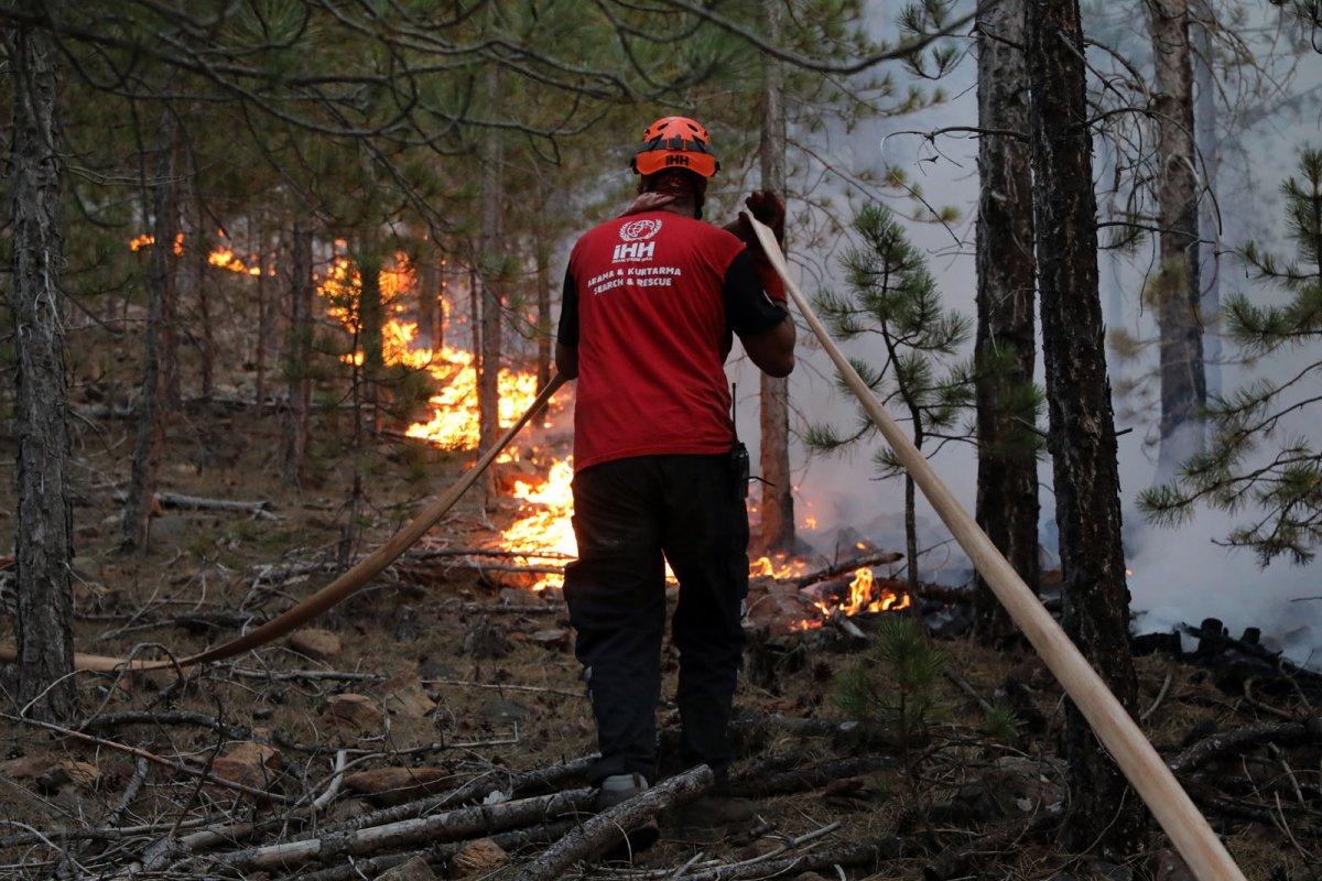 Yangınlara su taşıyan İHH, şimdi de yaraları saracak