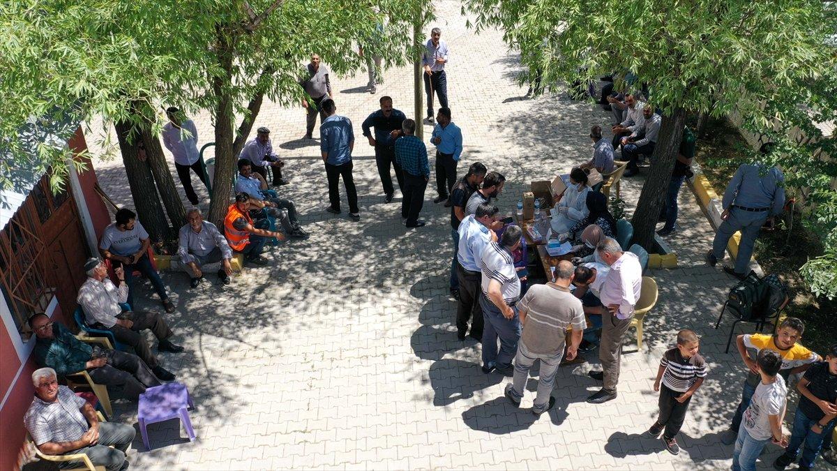 Muş'ta aşı timleri, en ücra köylere aşı ulaştırıyor