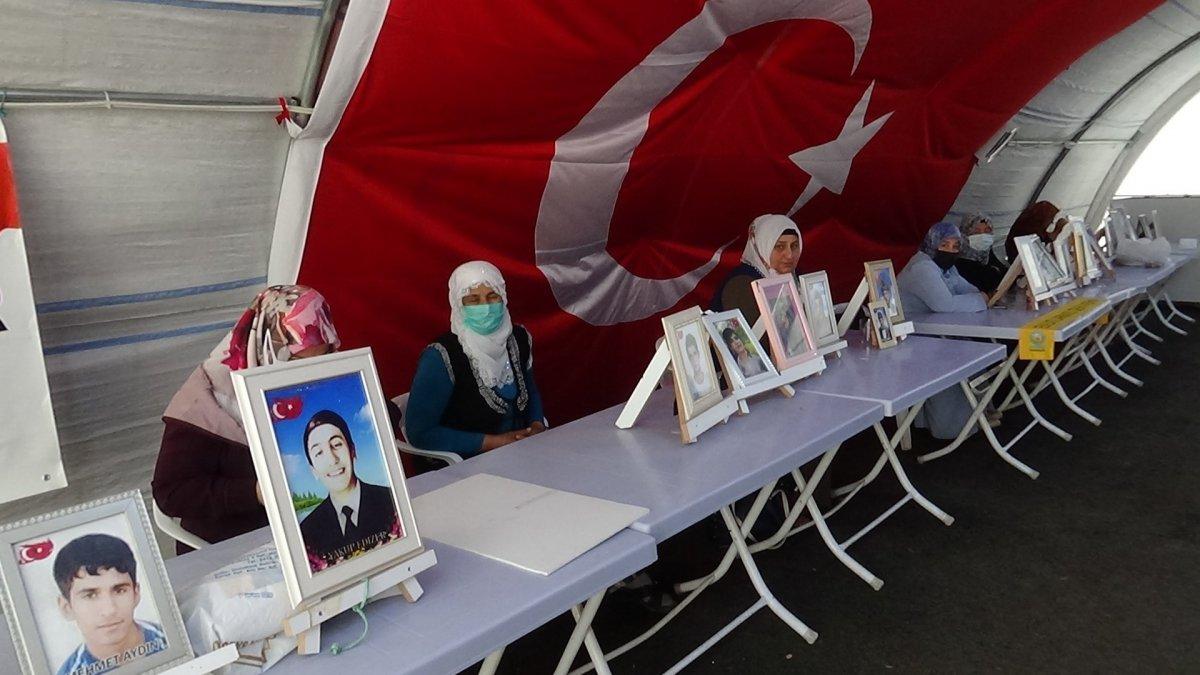 Diyarbakır'da evlat nöbeti tutan baba, orman yangınlarına tepki gösterdi