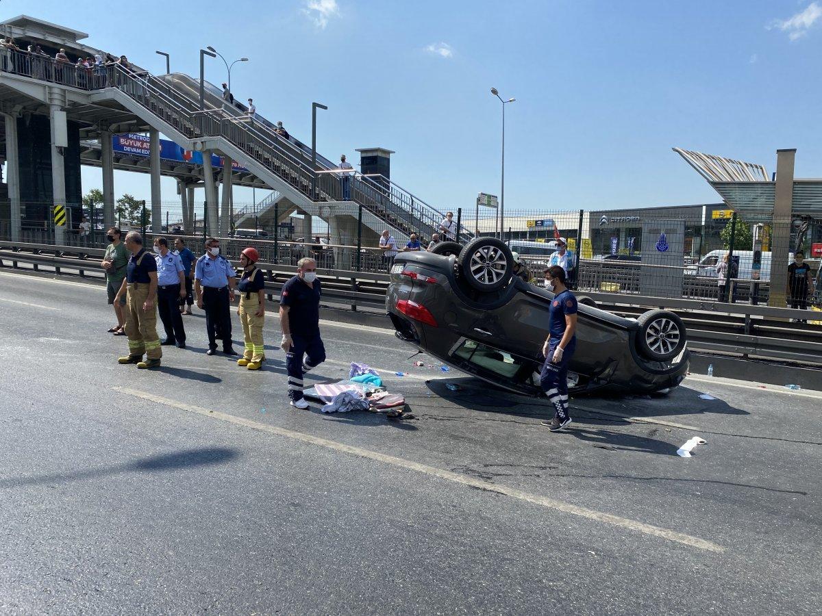 Esenyurt’ta otomobil takla attı
