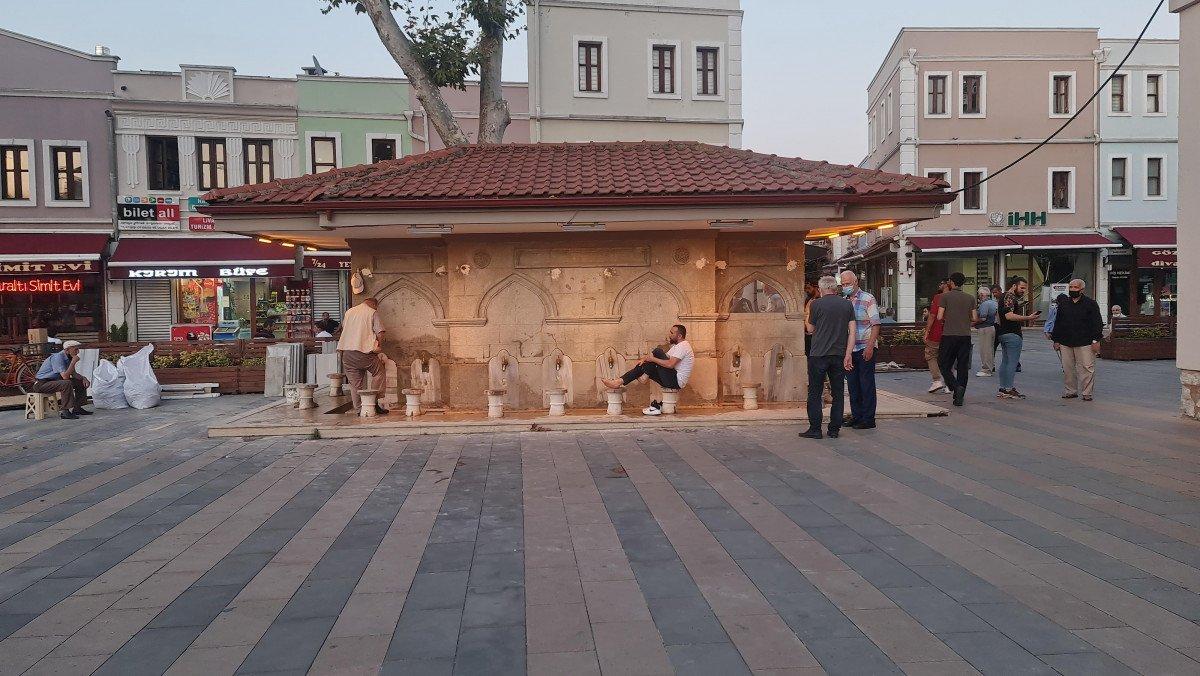 Sakarya’da tarihi şadırvana takılan mermerler söküldü