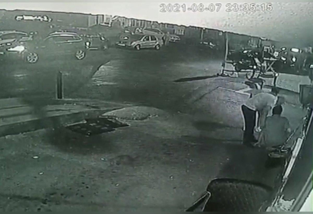 Şişli'deki parkta çıkan kavgayı izleyen yaşlı adam vuruldu