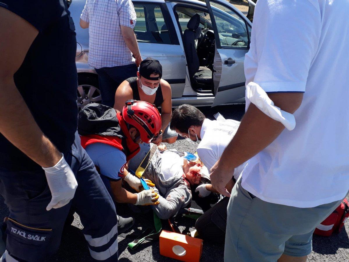 Balıkesir’de arızalanan otomobile çarptı: 1 ölü, 7 yaralı