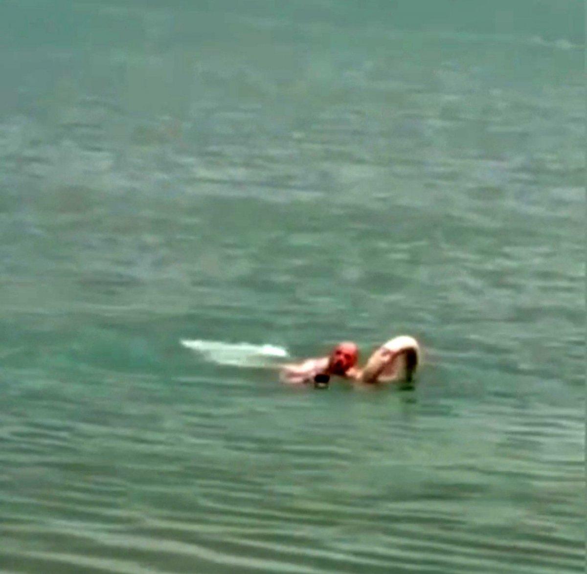 Elazığ’da köpeği kurtarmak için girdiği gölde mahsur kaldı