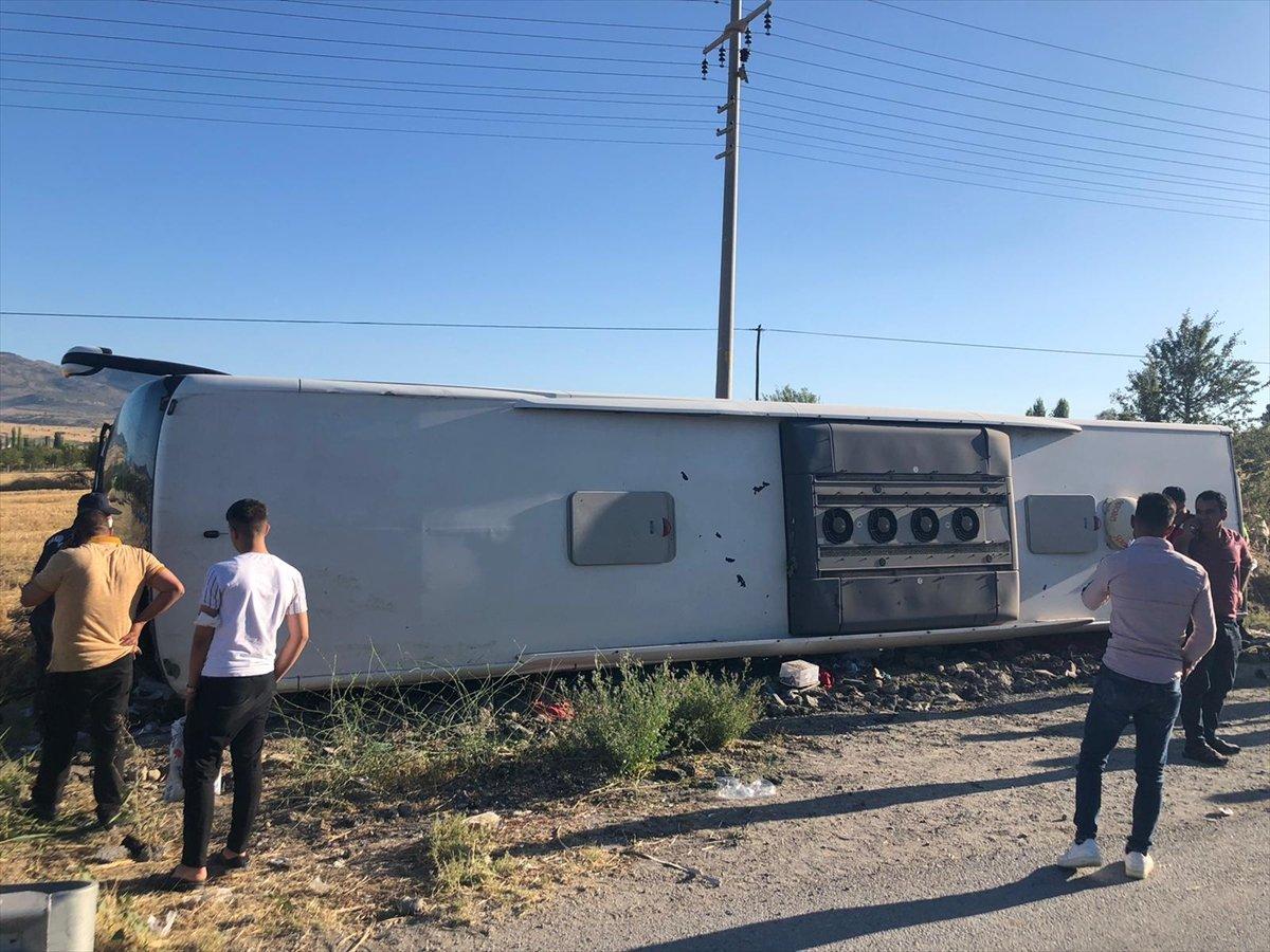 Uşak'ta otobüs şarampole yuvarlandı: 33 yaralı