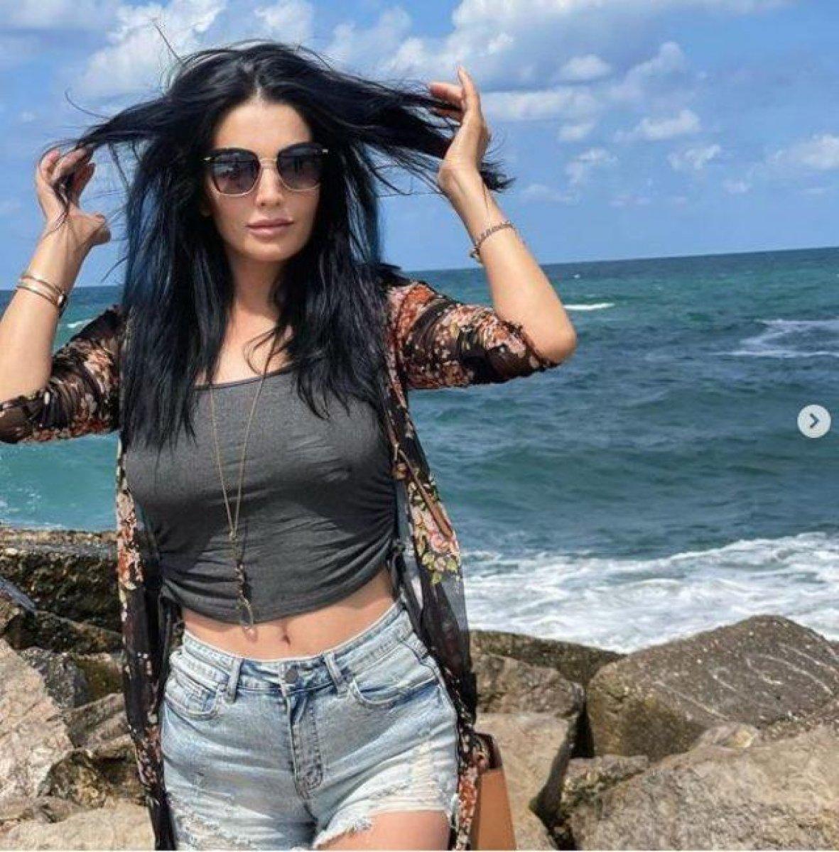 Aleyna Tilki'nin annesi Havva Öztel mini şortlu poz verdi