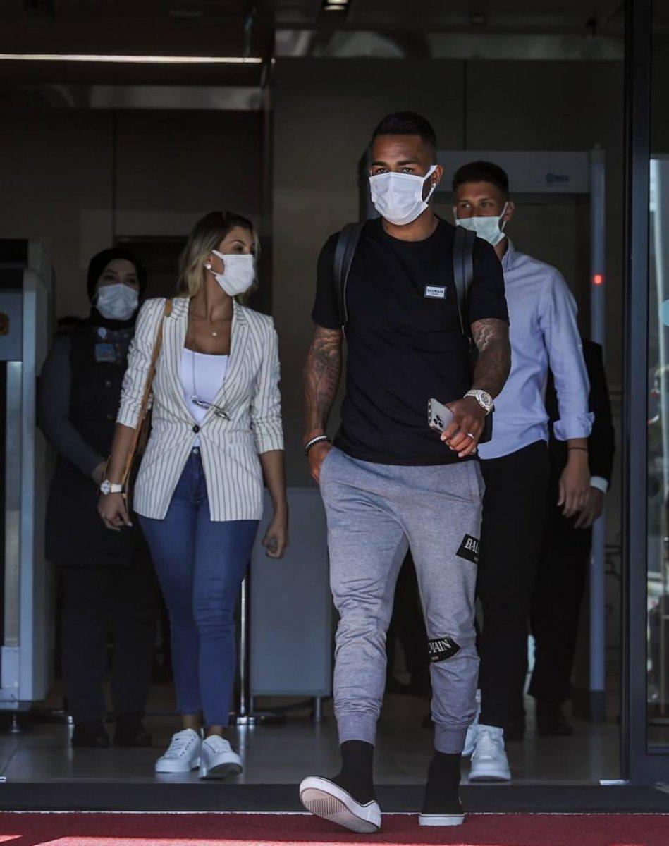 Alex Teixeira'nın sözleşmesindeki madde