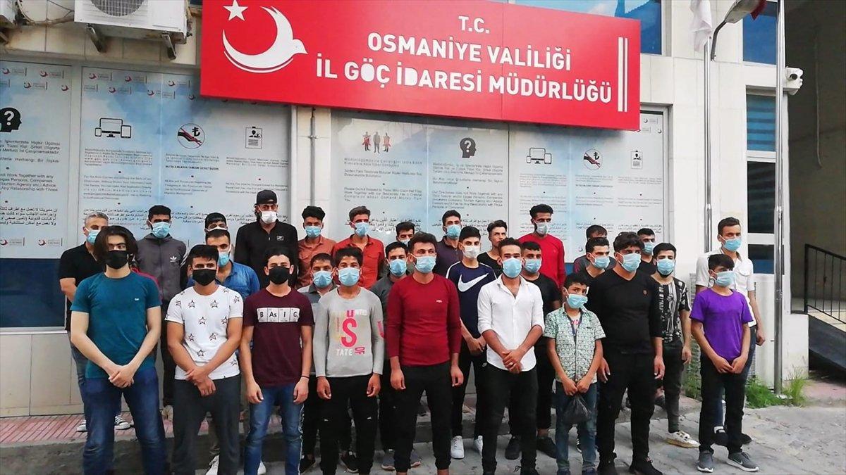Osmaniye'de 14 kişilik minibüsten 28'si kaçak 30 Suriyeli çıktı