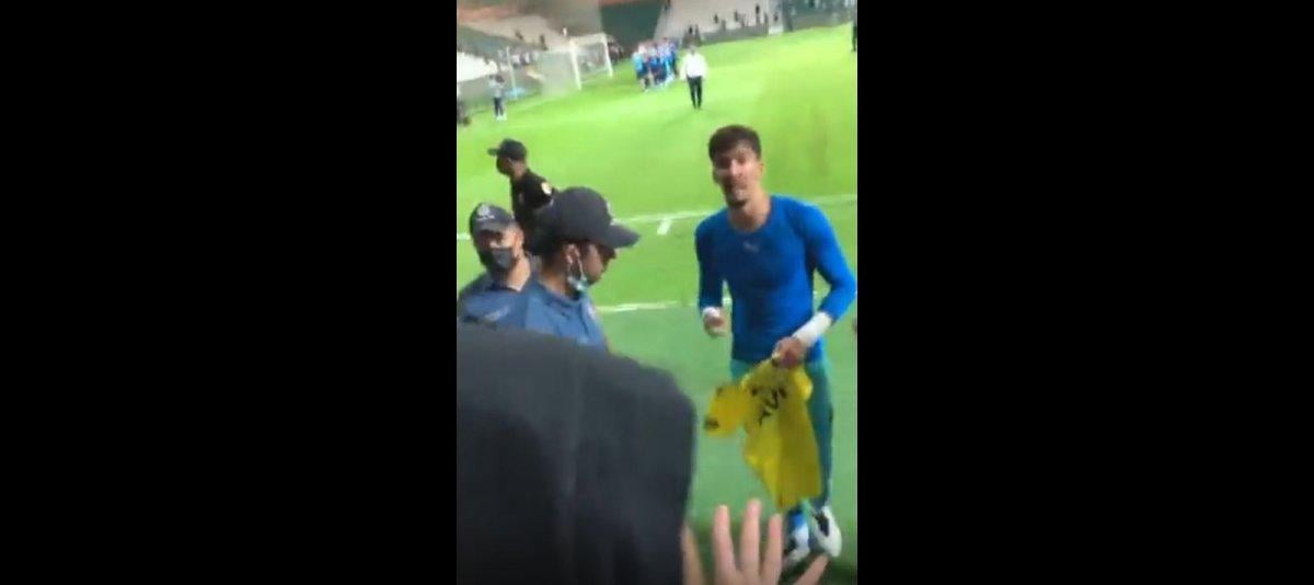 Altay Bayındır, Giresunspor taraftarıyla tartıştı