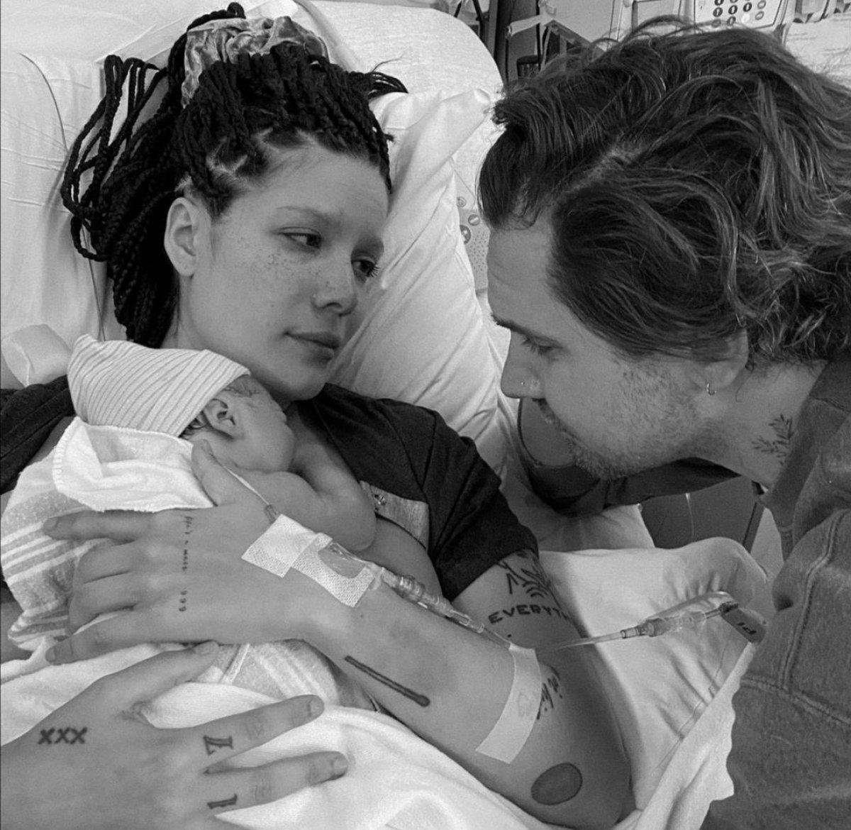 Halsey'den Türkçe cevap: Tombalak bebe