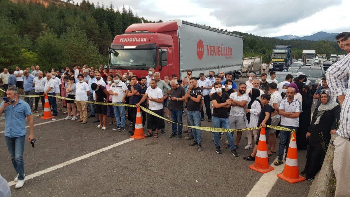 Bolu'da kamyon ile 2 tır çarpıştı: 1 ölü, 2 yaralı