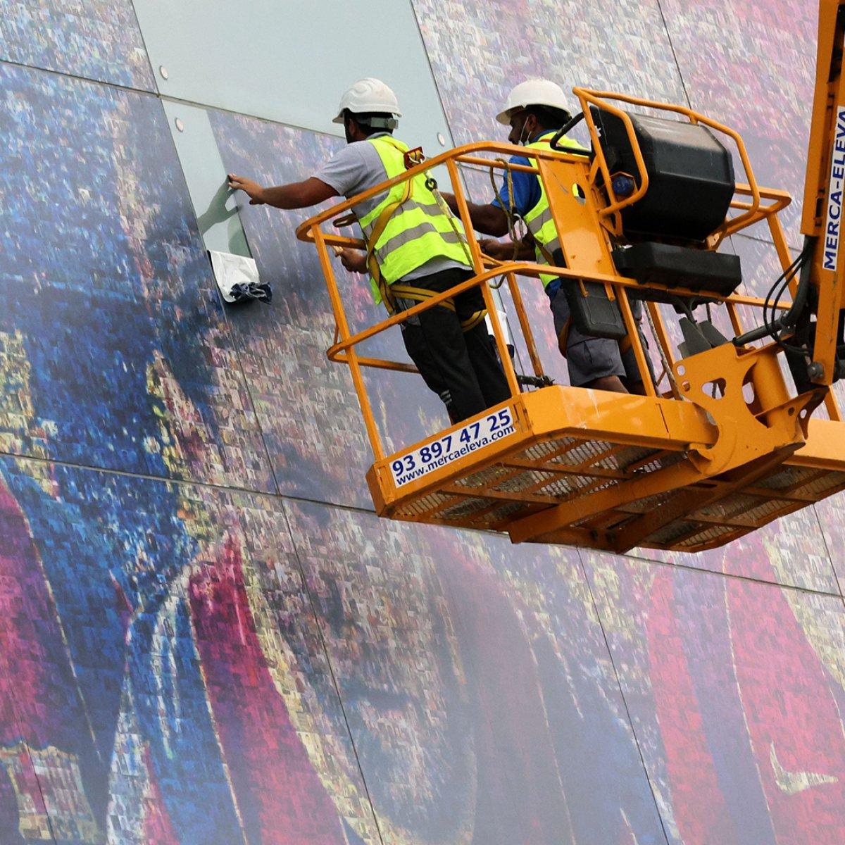 Messi posterleri Nou Camp'tan kaldırıldı